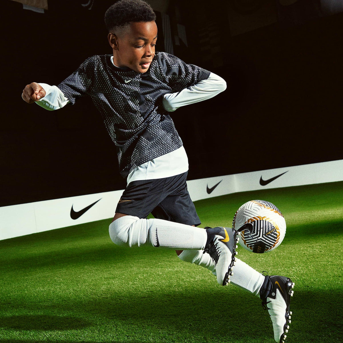 Nike Jr. Phantom Luna 2 Academy